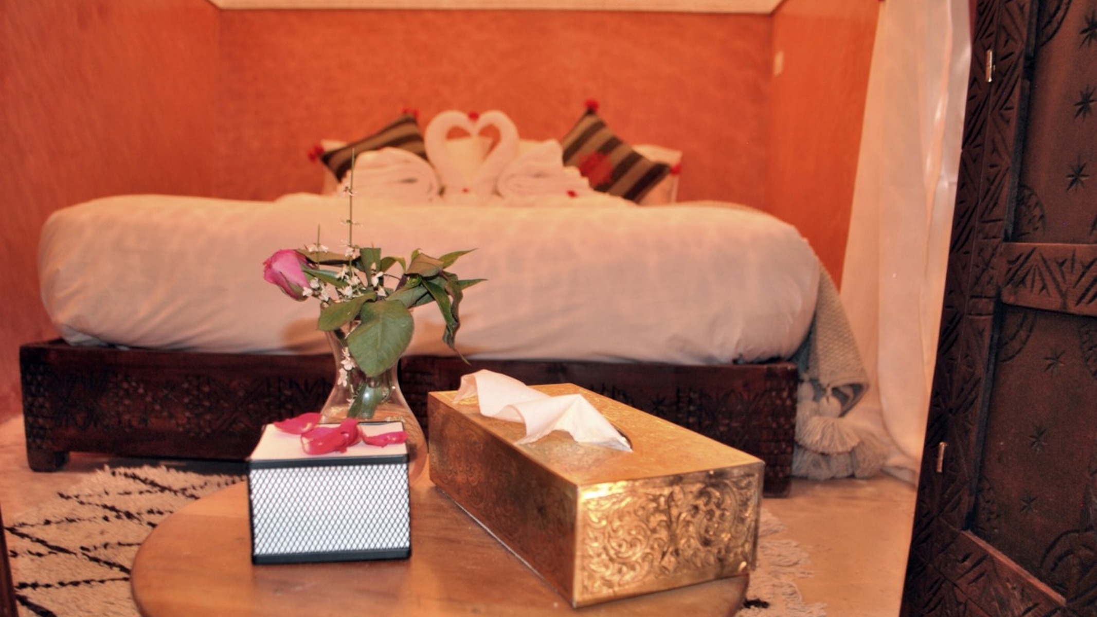https://2ztestessaada5.riad-essaada.com/jomres/uploadedimages/1/rooms/4/rose2-2-1.jpg