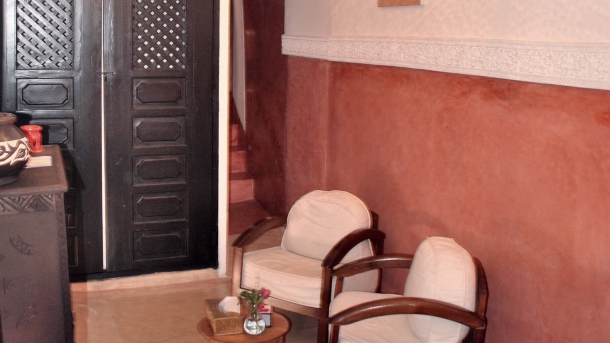 https://2ztestessaada5.riad-essaada.com/jomres/uploadedimages/1/rooms/4/rose3-2.jpg