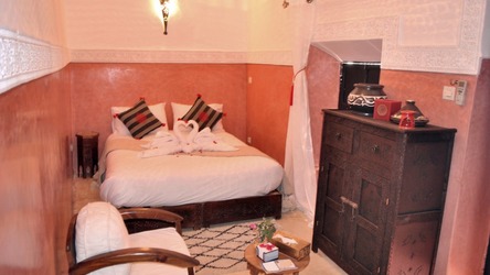 https://2ztestessaada5.riad-essaada.com/jomres/uploadedimages/1/rooms/4/thumbnail/rose1-1.jpg