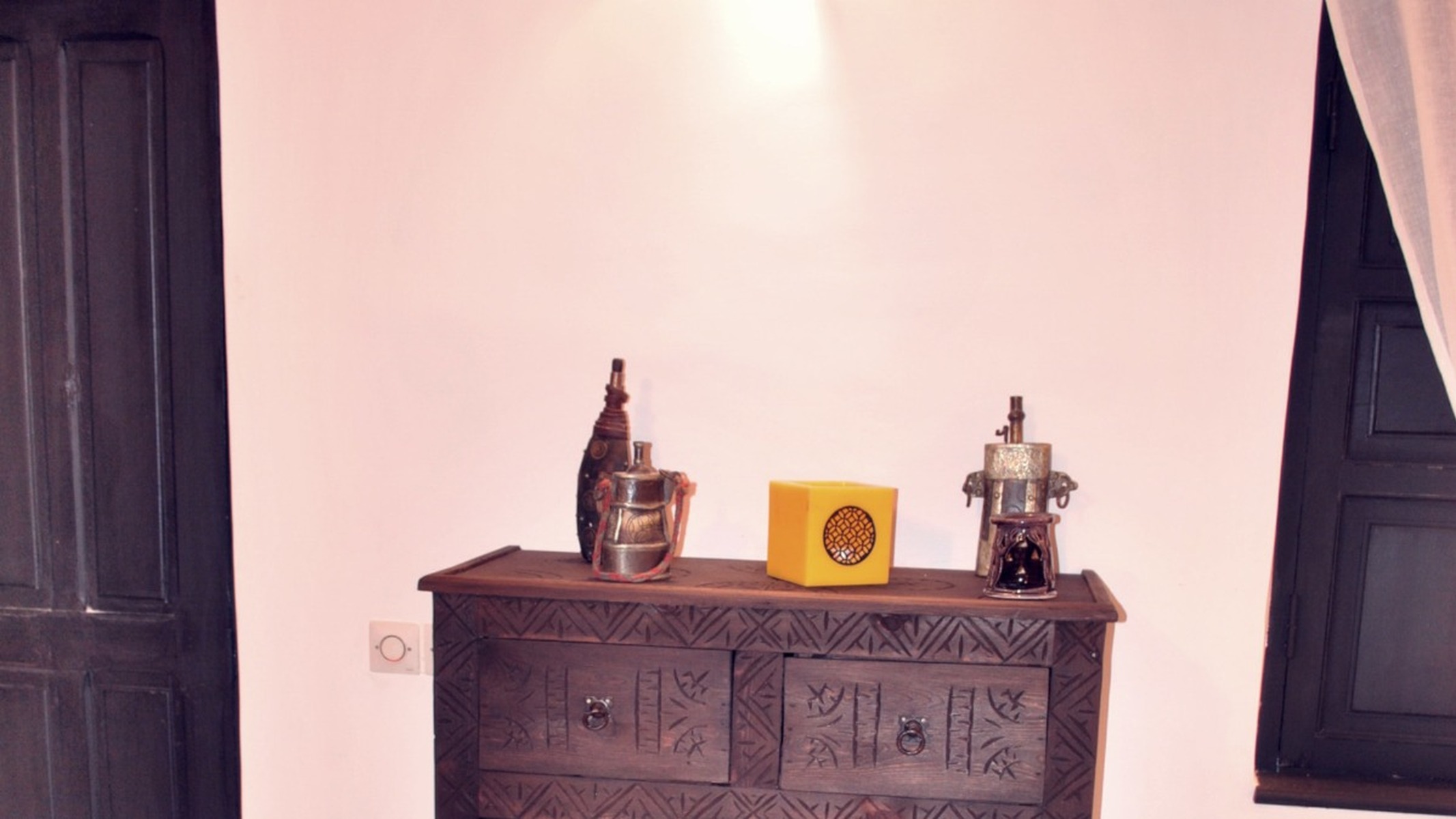 https://2ztestessaada5.riad-essaada.com/jomres/uploadedimages/1/rooms/5/zag2-5.JPG