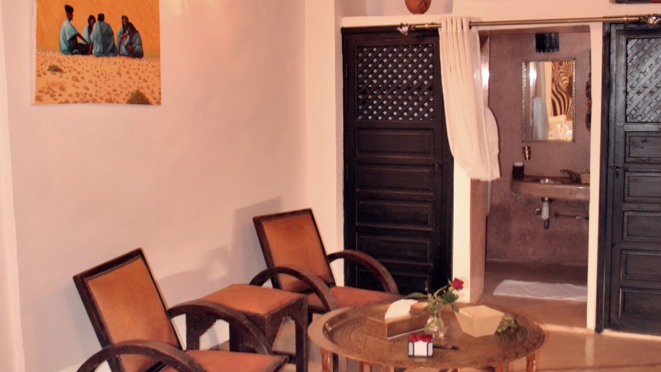 https://2ztestessaada5.riad-essaada.com/jomres/uploadedimages/1/rooms/5/zag8-1.JPG